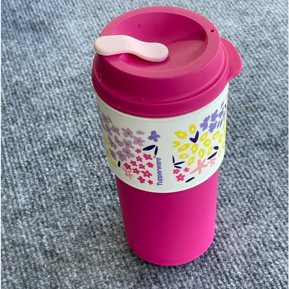Tupperware coffee tumbler w/ lid